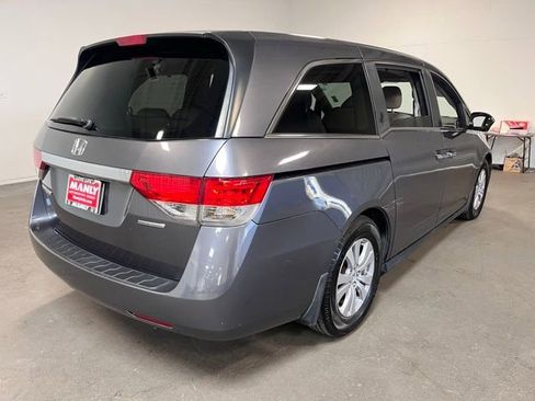 Used 2017 Honda Odyssey SE image 3