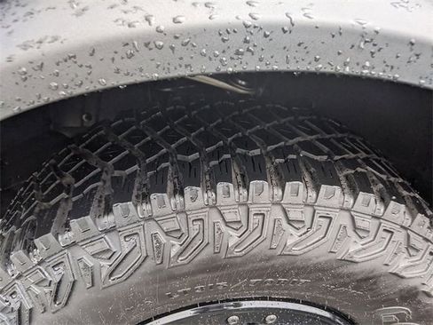 Used 2022 Ford Bronco Wildtrak image 11