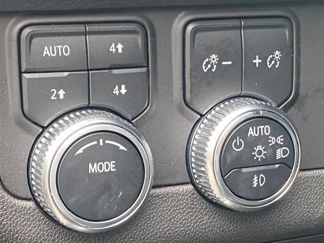 Used 2022 GMC Yukon Denali AWD/4WD image 16