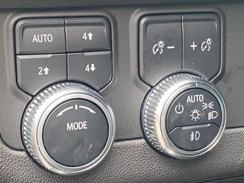 Used 2022 GMC Yukon Denali AWD/4WD image 16