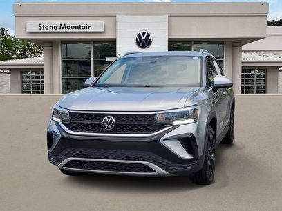 Certified 2023 Volkswagen Taos SE w/ Panoramic Sunroof Package