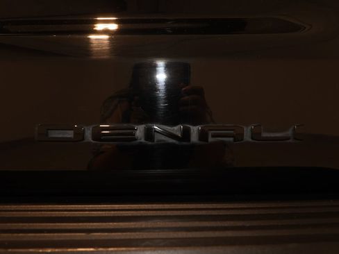 Used 2024 GMC Yukon XL Denali Ultimate AWD/4WD image 41