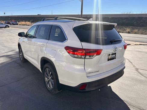 Used 2017 Toyota Highlander XLE image 4