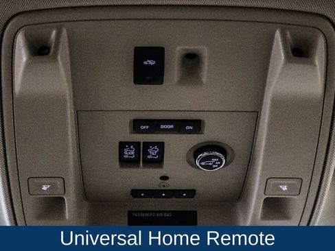 Used 2018 GMC Yukon Denali w/ Denali Ultimate Package image 18