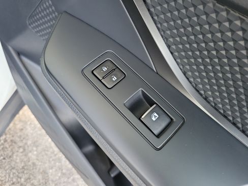 Used 2018 Toyota C-HR XLE FWD image 11