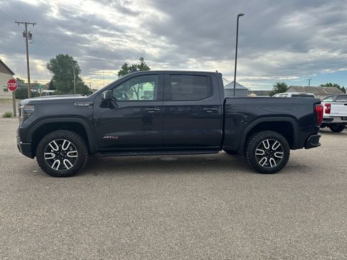 Used 2024 GMC Sierra 1500 AT4 w/ Technology Package AWD/4WD image 4