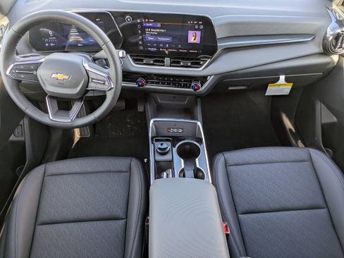 New 2026 Chevrolet Equinox LT w/ Convenience Package II image 8
