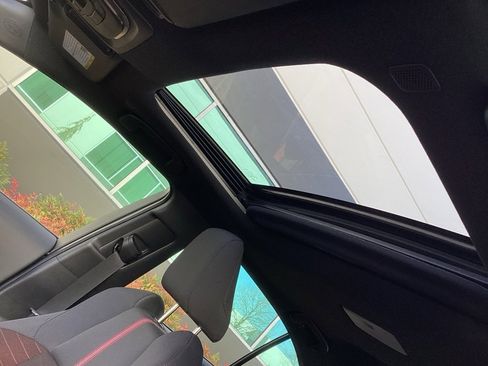 Used 2024 Toyota Corolla SE image 3