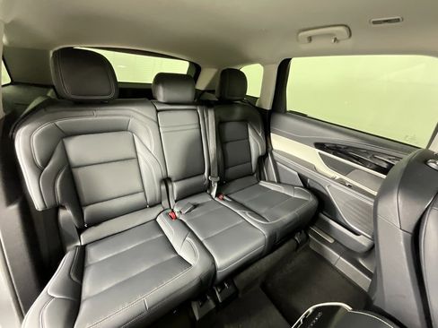 Used 2025 Lincoln Nautilus Premier image 22