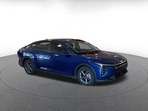 Used 2025 Kia K4 FWD image 2