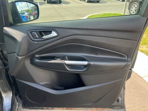 Used 2015 Ford Escape SE FWD image 10