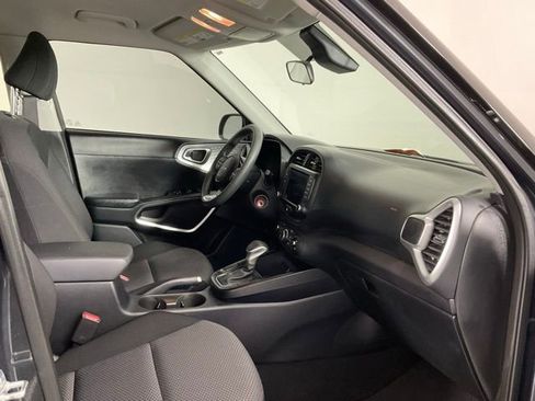 Used 2024 Kia Soul LX w/ Option Group 015 image 16