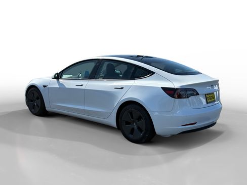 Used 2021 Tesla Model 3 Standard Range Plus RWD image 3