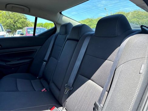 Used 2024 Nissan Altima 2.5 SV FWD image 15