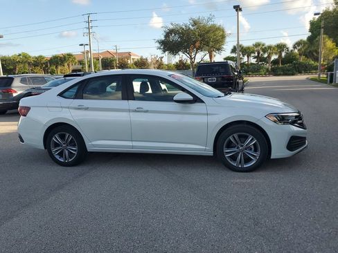 Certified 2023 Volkswagen Jetta SE FWD image 4