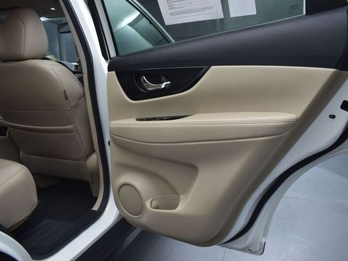 Used 2020 Nissan Rogue SL w/ Premium Package image 19