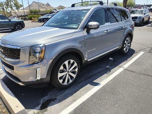 Certified 2022 Kia Telluride EX w/ EX Premium Package AWD/4WD image 3