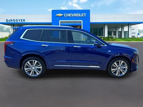 Used 2025 Cadillac XT6 Premium Luxury w/ Platinum Package AWD/4WD image 8