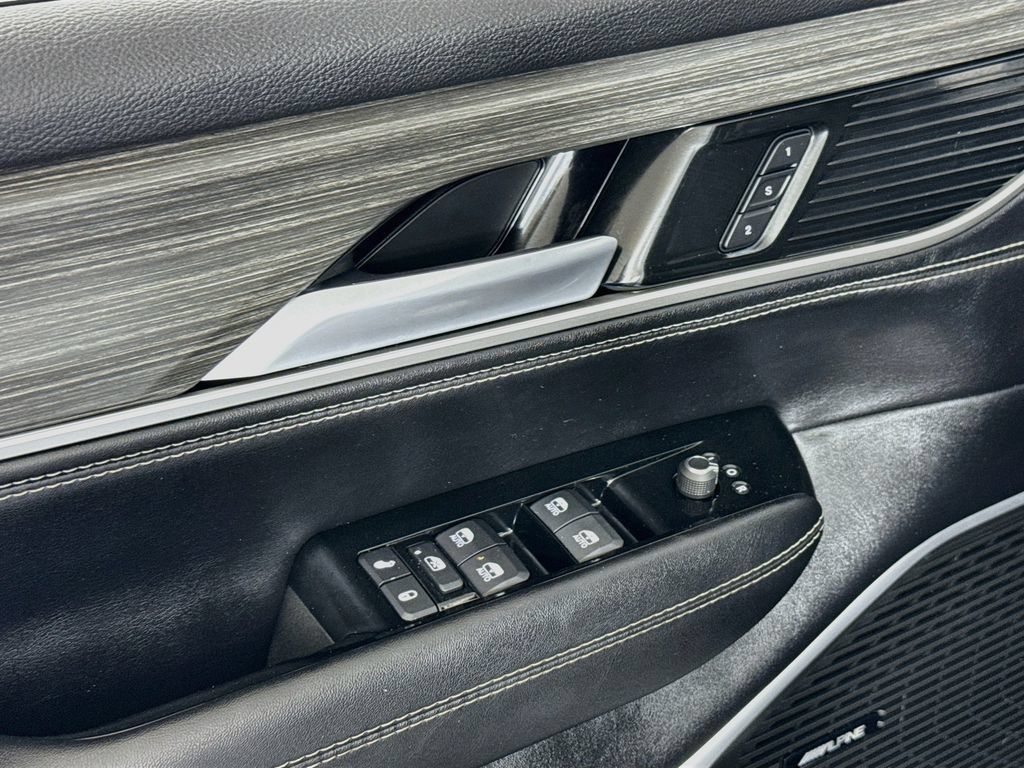 Used 2024 Jeep Wagoneer Series III AWD/4WD image 18