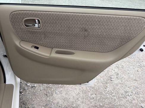 Used 2002 MAZDA 626 FWD image 18