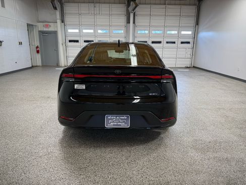 Used 2023 Toyota Prius LE image 3