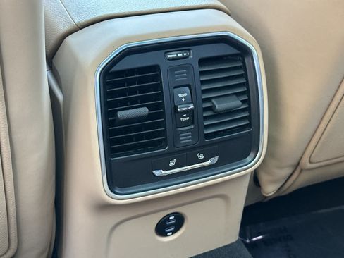 Certified 2022 Porsche Macan AWD/4WD image 14