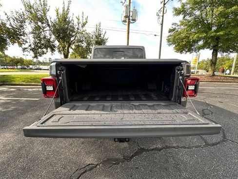 Used 2025 Jeep Gladiator Rubicon AWD/4WD image 14