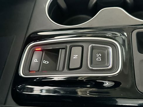Used 2025 Honda Pilot Touring image 21