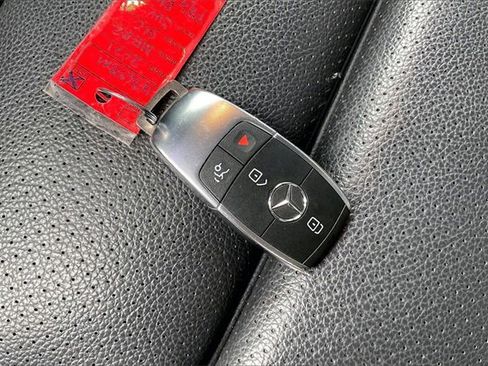 Used 2021 Mercedes-Benz GLC 300 image 12