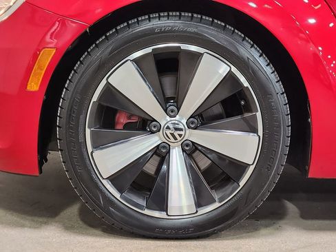 Used 2013 Volkswagen Beetle 2.0T image 26