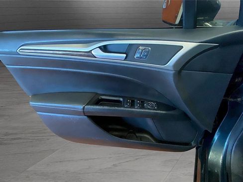 Used 2016 Ford Fusion SE w/ Equipment Group 202A image 16