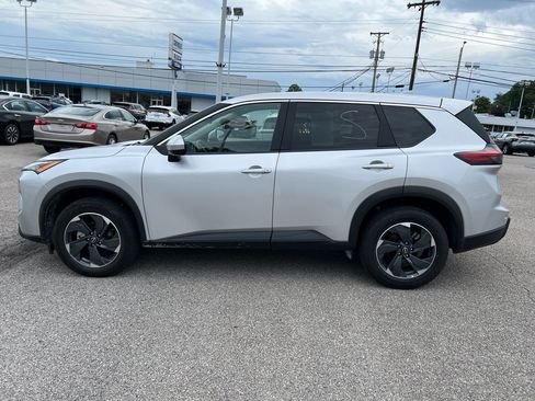 Used 2025 Nissan Rogue SV FWD image 8
