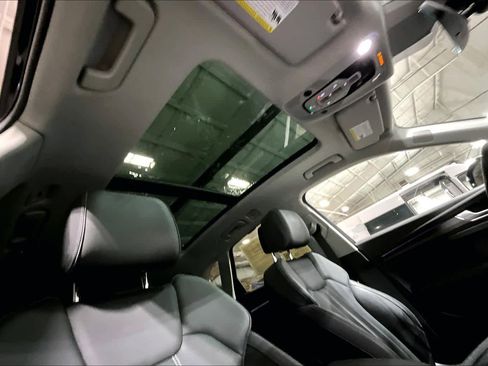 Used 2021 Audi Q5 Prestige w/ Prestige Package image 13