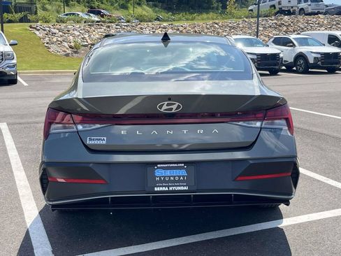 Certified 2024 Hyundai Elantra SEL w/ Convenience Package FWD image 4