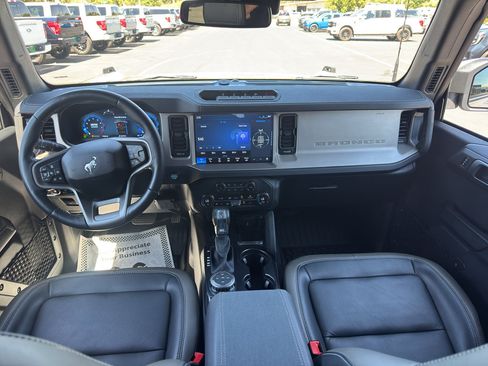 Certified 2025 Ford Bronco Outer Banks w/ Sasquatch Package AWD/4WD image 9