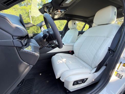 New 2027 BMW 550e xDrive AWD/4WD image 12