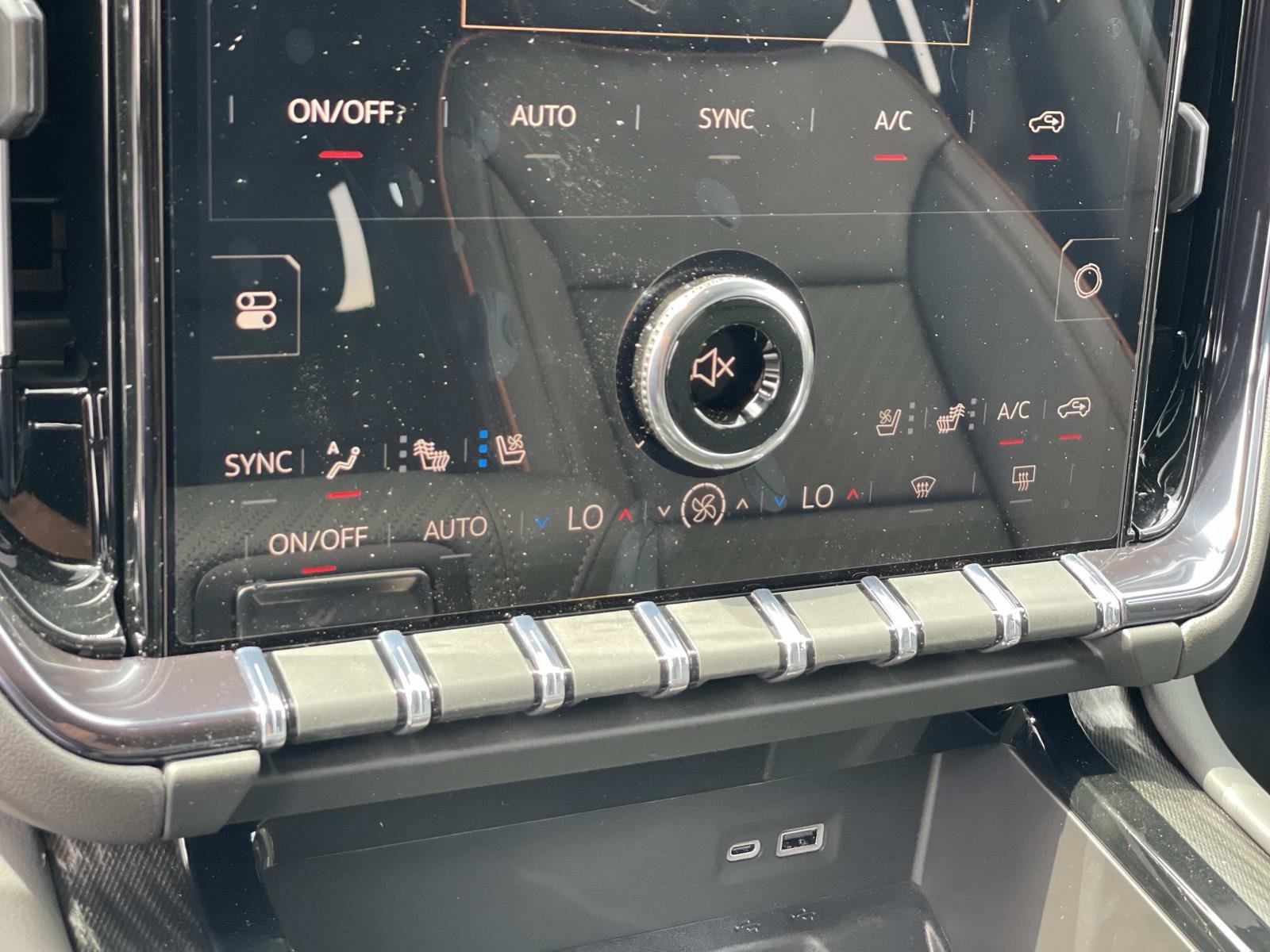 New 2026 GMC Yukon XL AT4 AWD/4WD image 16