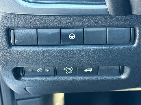 Used 2024 Nissan Rogue SV image 25