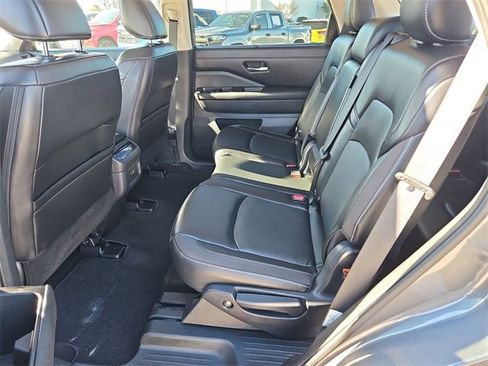 Used 2023 Nissan Pathfinder SL image 24