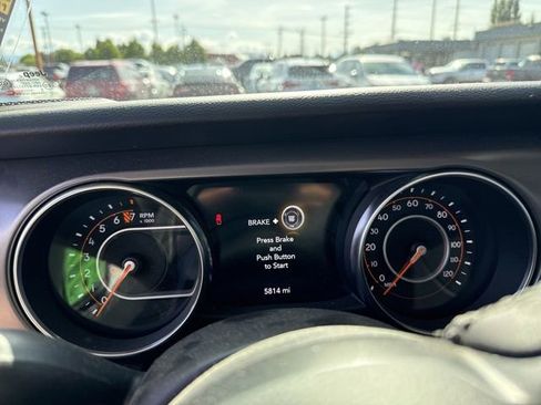 Used 2023 Jeep Gladiator Sport AWD/4WD image 7
