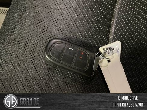 Used 2017 RAM 1500 Laramie w/ Convenience Group AWD/4WD image 33