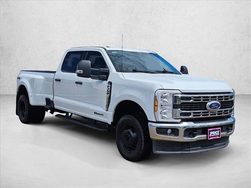 Used 2024 Ford F350 XLT image 3