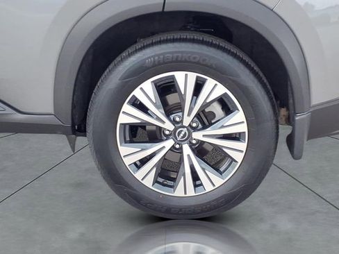 Used 2023 Nissan Rogue SV w/ SV Premium B Package image 4