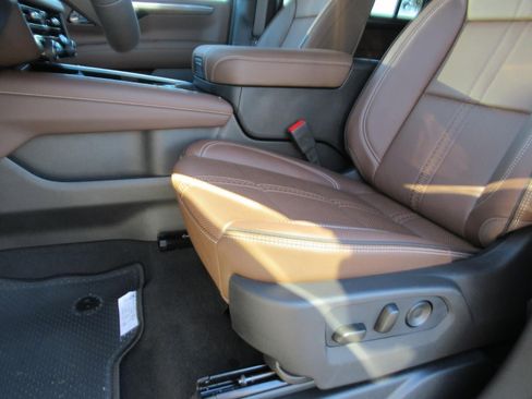 New 2026 Chevrolet Suburban High Country RWD image 16