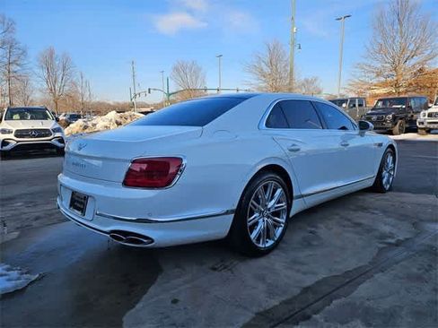 Used 2022 Bentley Flying Spur Plug-In Hybrid image 8
