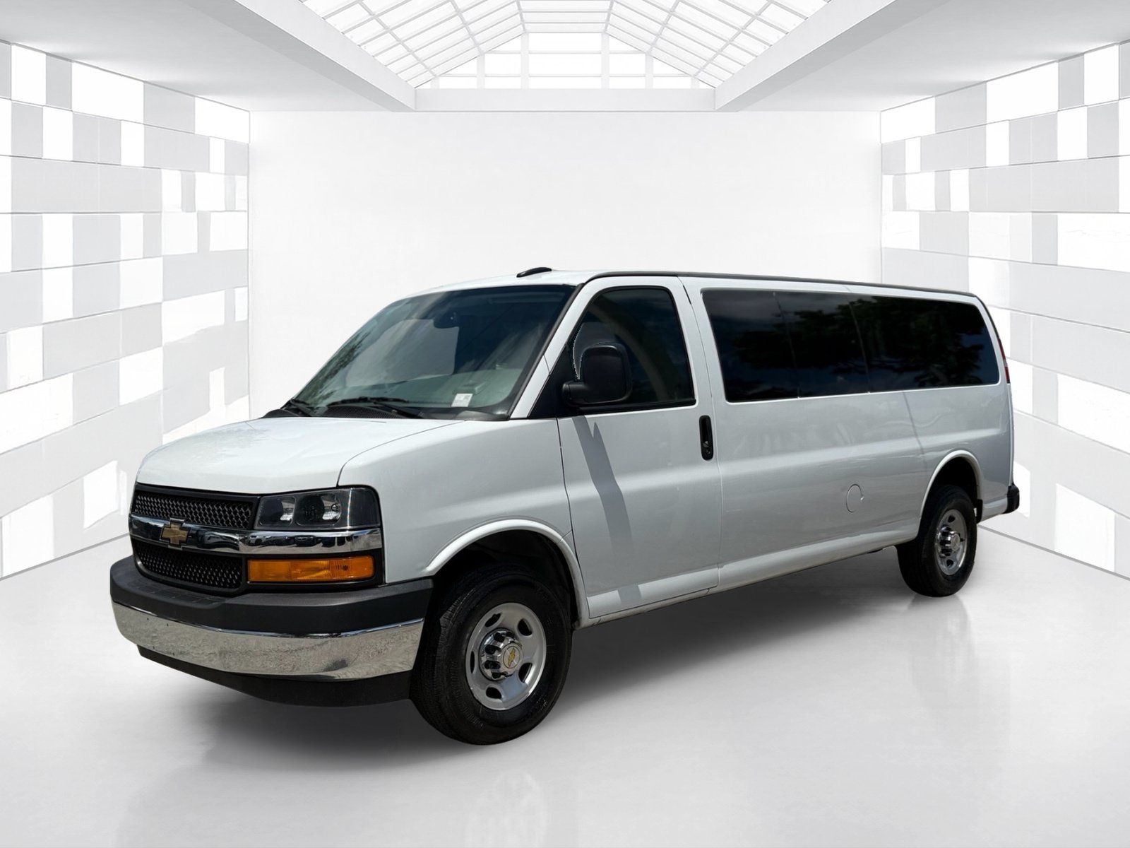 Used 2024 Chevrolet Express 3500 LT w/ LT Preferred Equipment Group RWD image 3