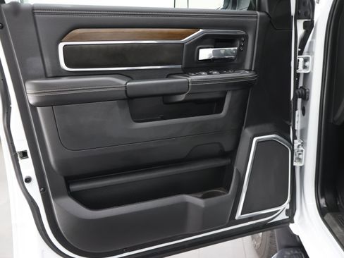 Used 2022 RAM 2500 Laramie AWD/4WD image 40