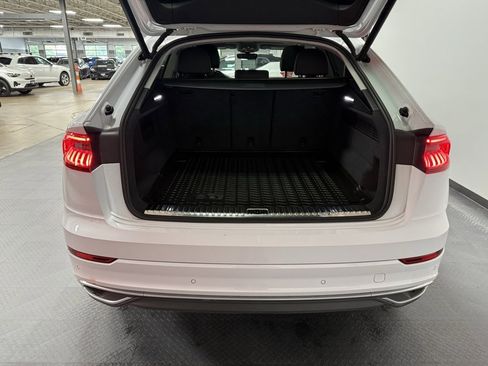 Used 2022 Audi Q8 Premium image 21