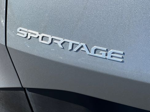 Used 2024 Kia Sportage LX image 25