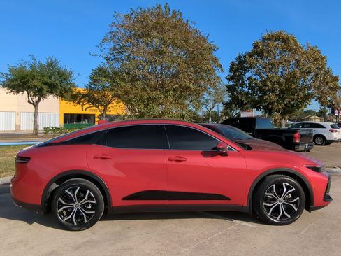 Used 2023 Toyota Crown Limited image 2